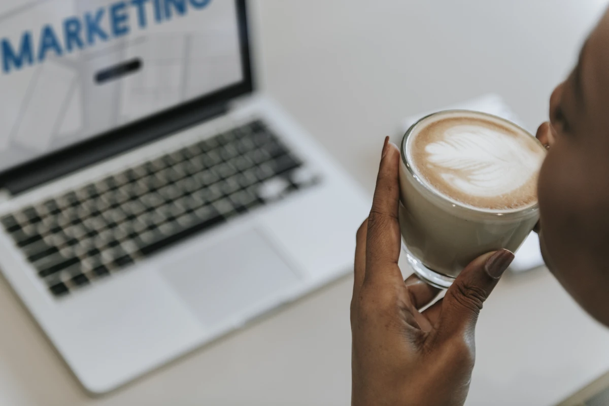 L'IA révolutionne le marketing digital : opportunités et défis pour les entreprises